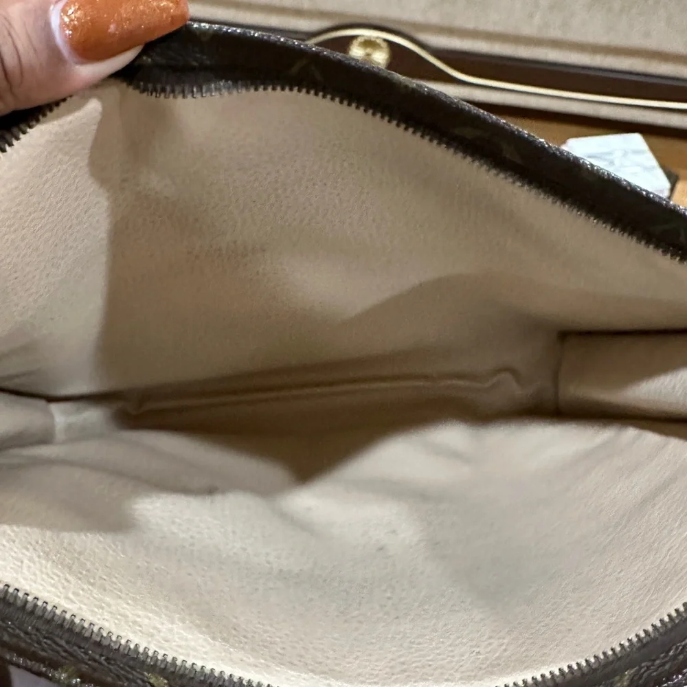 Louis Vuitton Toiletry BUNDLE - Picture 4 of 12